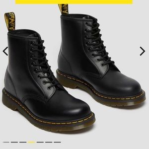 1460 Smooth Leather Dr Marten Boots